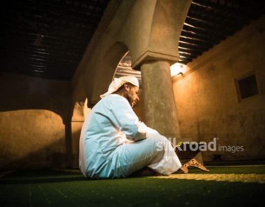 Old man reading qur'an|-