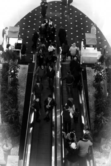 -People shopping at City Mall in Amman