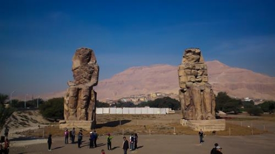 the great colossi of memnon, egypt