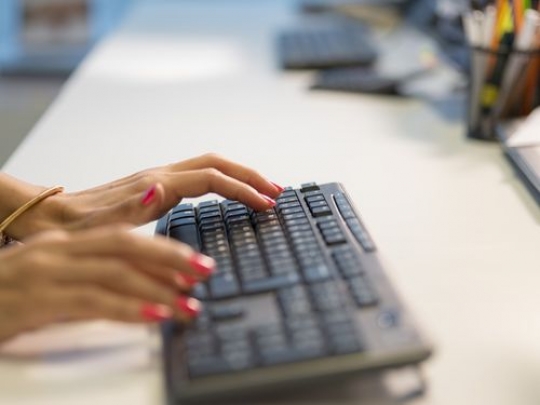 Business woman typing on the keyboard|