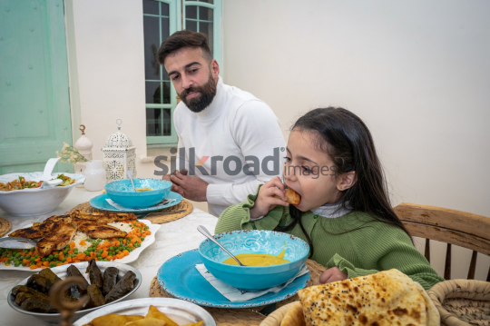family-ramadan-eftar-food-eating-024
