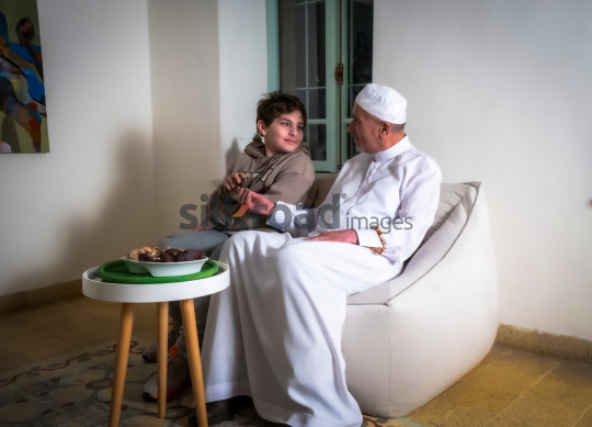 family-ramadan-eftar-food-eating-026