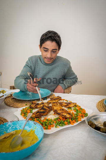 family-ramadan-eftar-food-eating-029