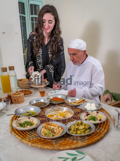 family-ramadan-eftar-food-eating-033