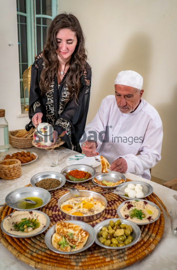 family-ramadan-eftar-food-eating-034