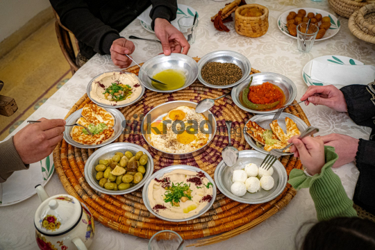 family-ramadan-eftar-food-eating-047