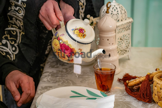 family-ramadan-eftar-food-eating-052