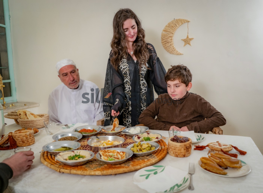 family-ramadan-eftar-food-eating-056