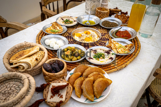 food-table-ramadan-suhor-01