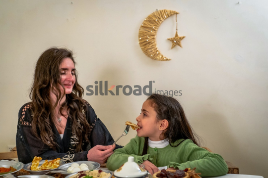 ramadan-woman-noor-eftar-sohour-023