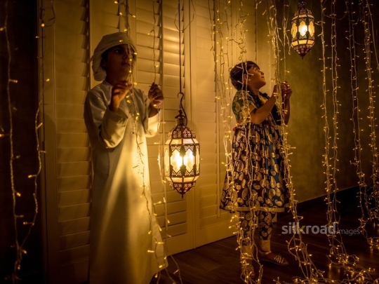 Boy and girl celebrating ramadan ornaments|-