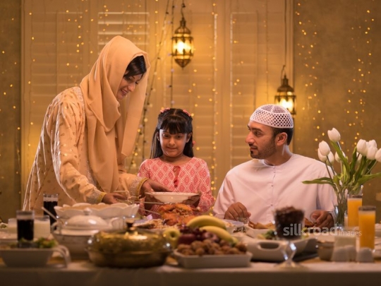 Mother serving meals|-