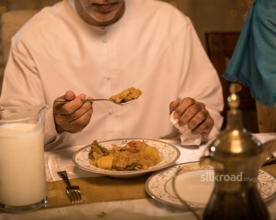 Man eating food|-