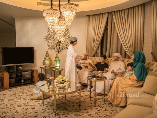 Family during suhoor|-