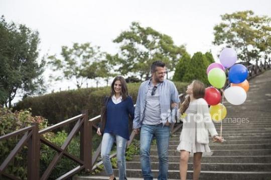 Family on the stairs|Merdivenlerdeki aile