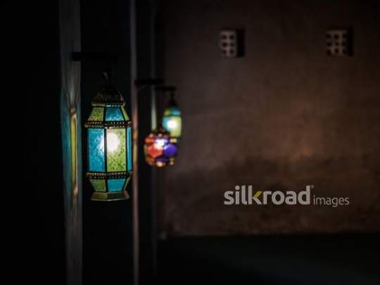 Lanterns on the wall|-