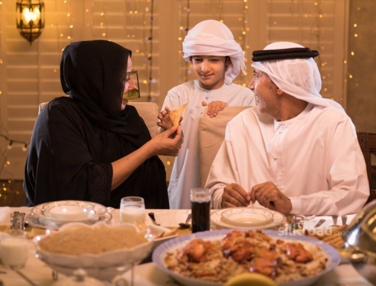 Woman giving puff pastry to kid|-