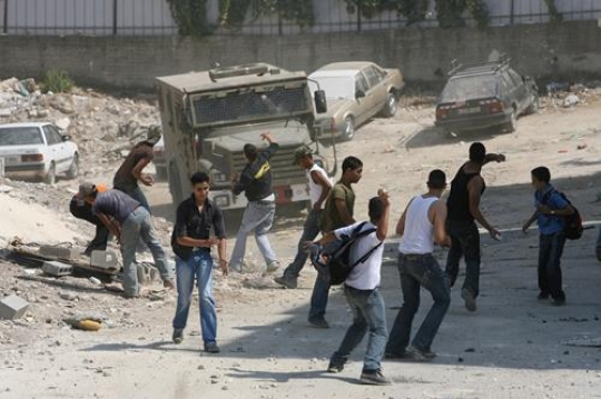 Palestinian youth fighting