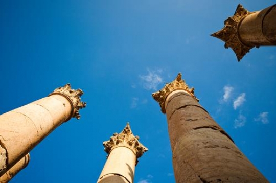 pillars temple of artemis in jerash,jordan