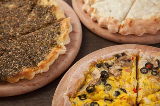 manakish bread with pizza
