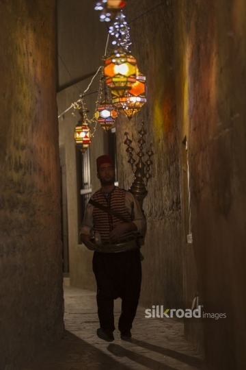 Middle Eastern Ramadan drink seller|-