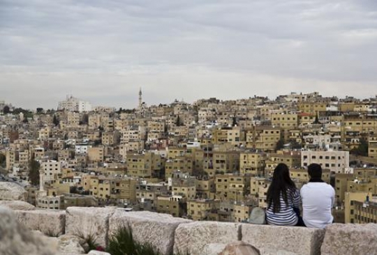 lovers lookig at amman