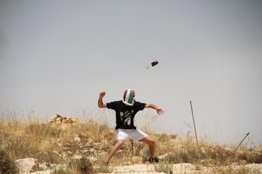 Palestinian boy Resist Israeli occupation