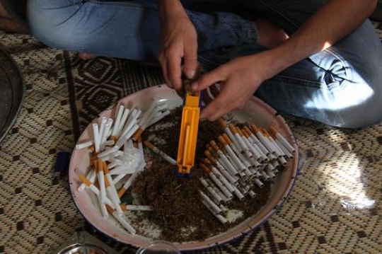 cigarette roller for making hand rolled cigarettes