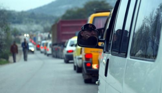 Palestinians at Israeli checkpoint