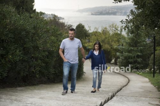 Cuople on the stairs|merdivenlerdeki çift