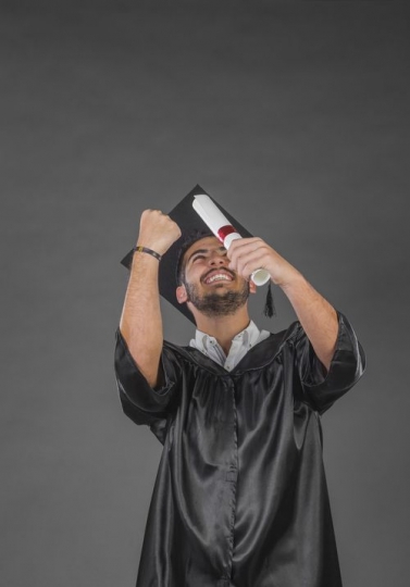 An Ambitious Arab Graduate|-