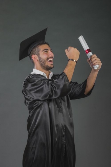 An Ambitious Arab Graduate|-