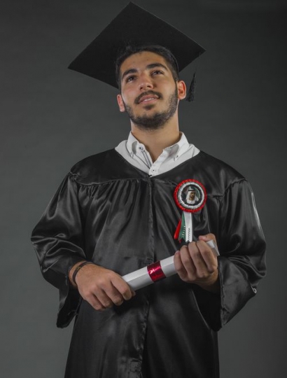 An Ambitious Arab Graduate|-